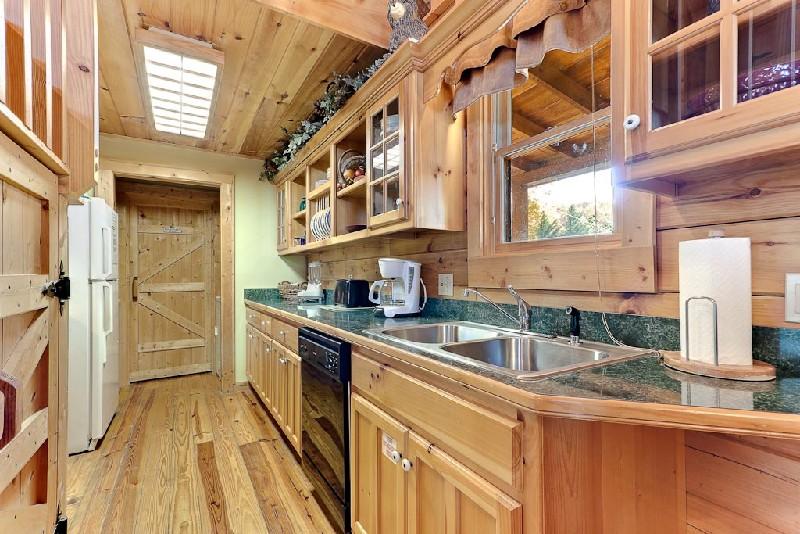 #Gatlinburgcabins, #Pigeonforgecabins, Kitchen view 1